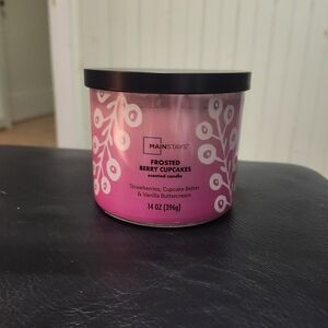 Mainstays 🕯 Frosted Berry Cupcakes Candle